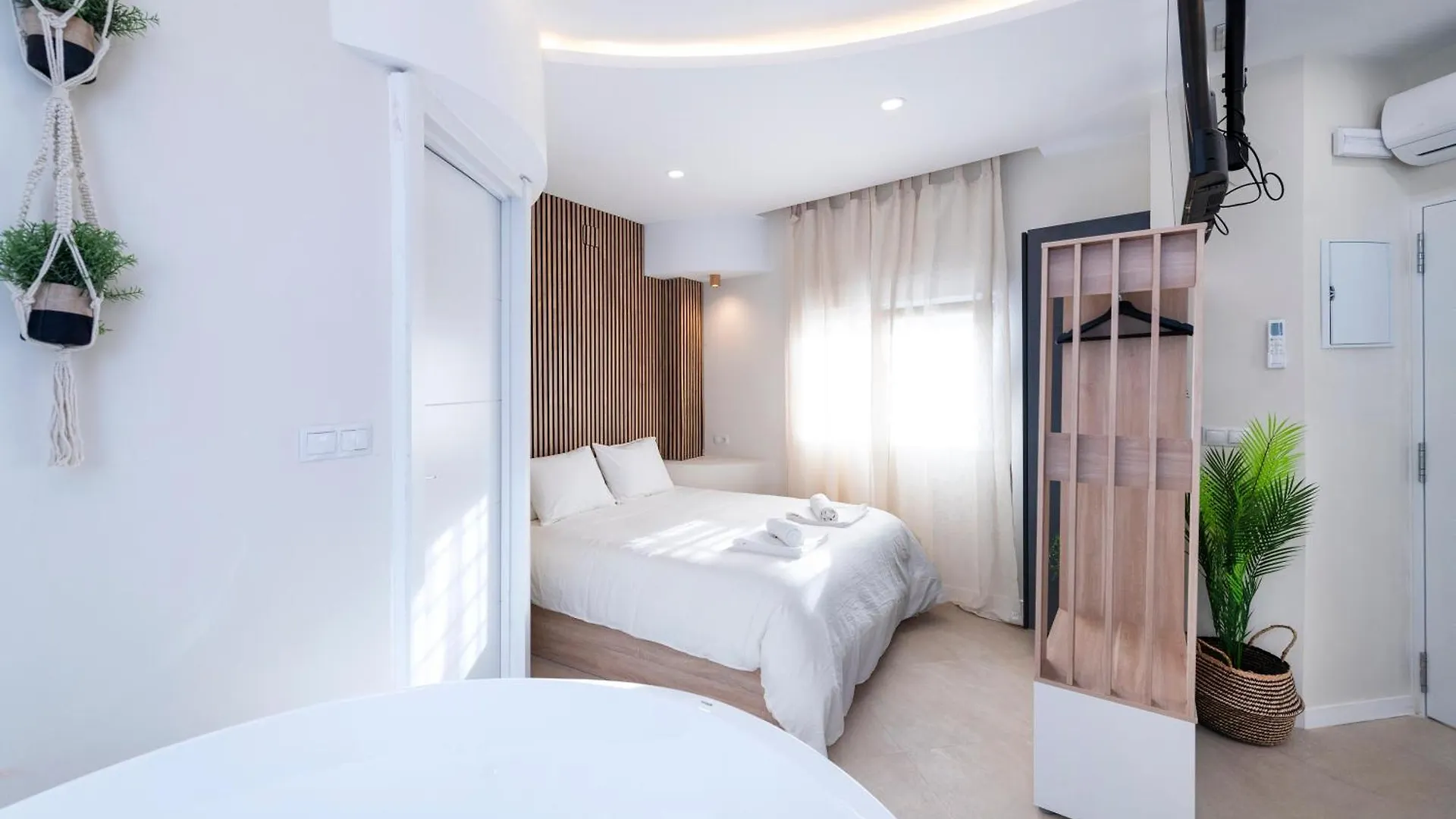 Malaga Boutique V.V Luxury Jacuzzy Apartment