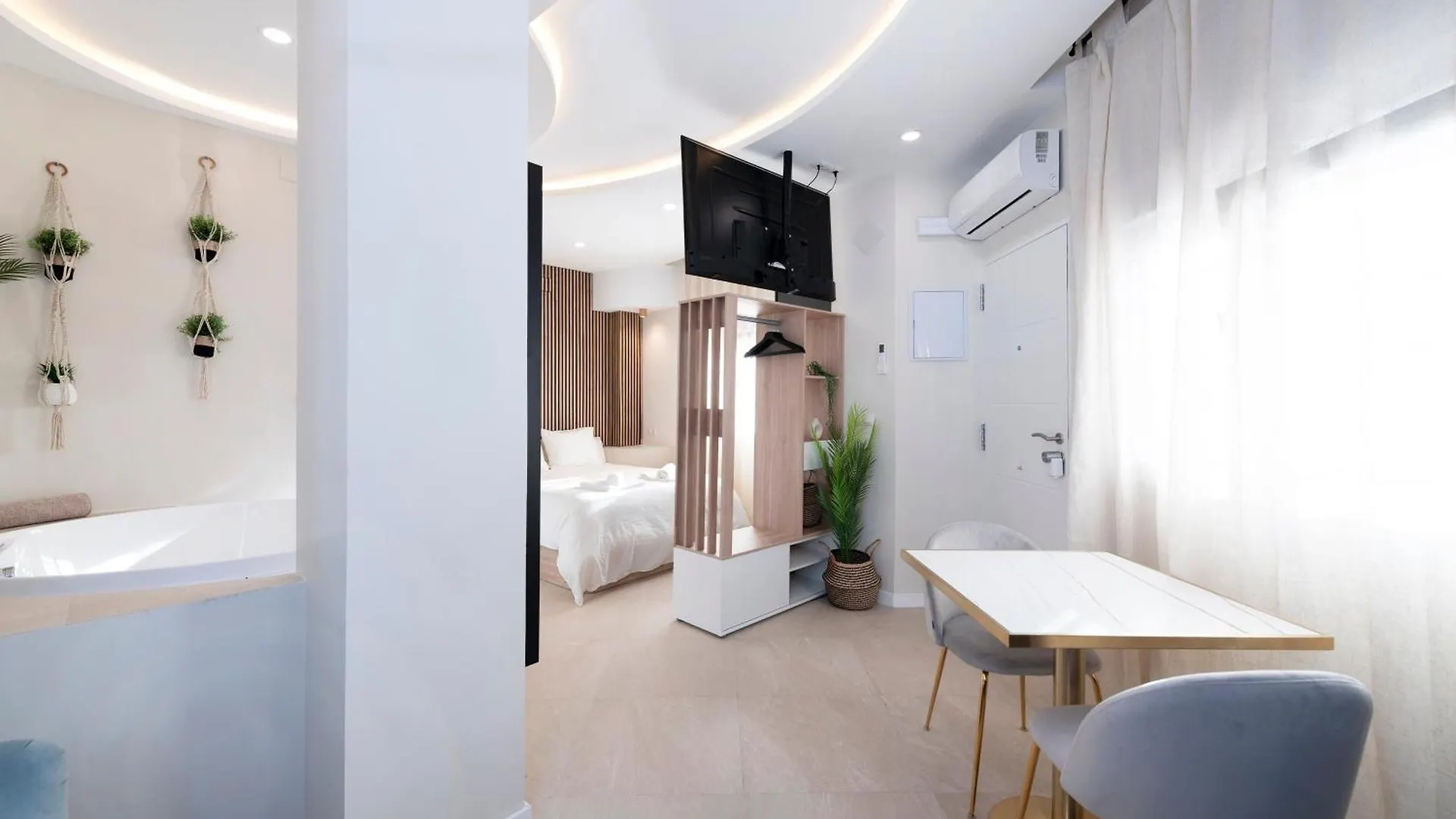 Malaga Boutique V.V Luxury Jacuzzy Apartment Spain