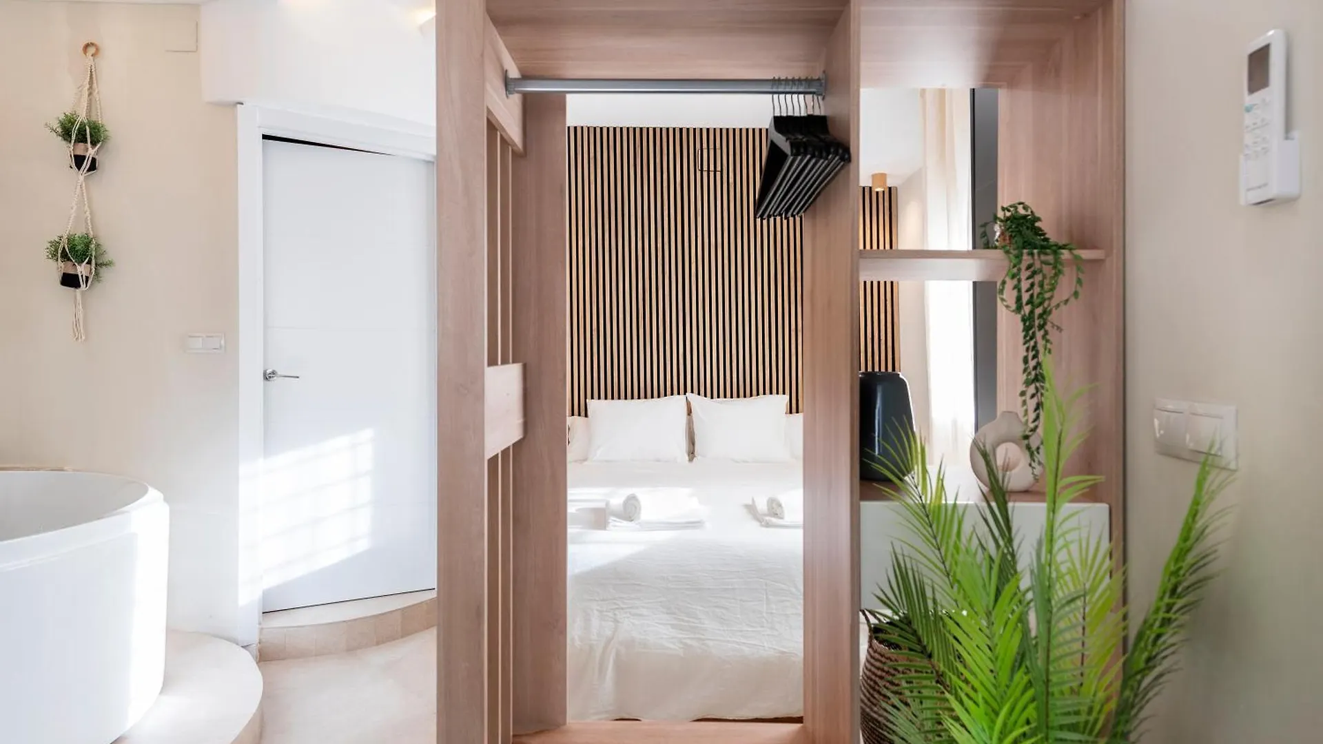 Malaga Boutique V.V Luxury Jacuzzy Apartment