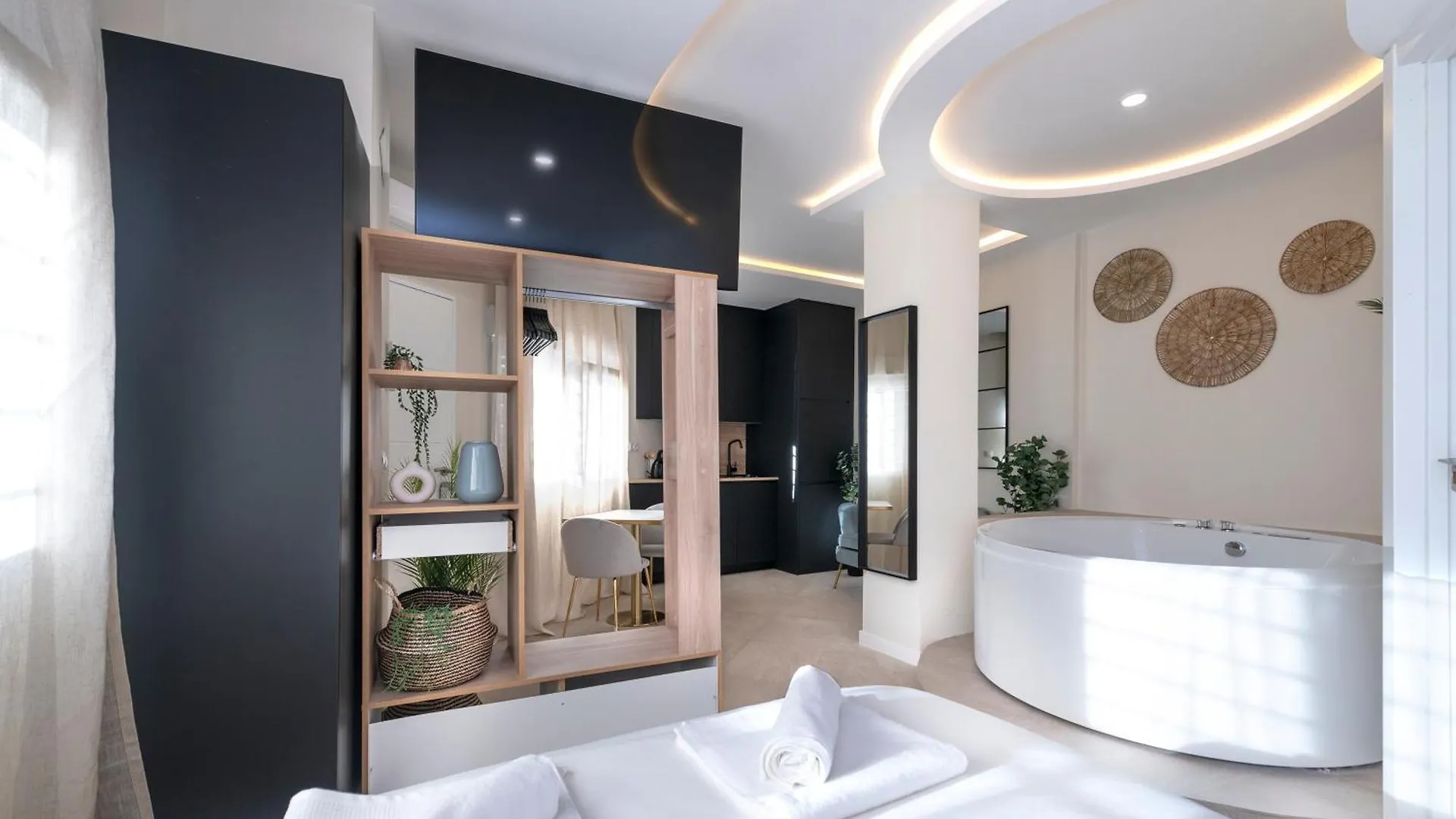 Malaga Boutique V.V Luxury Jacuzzy Apartment