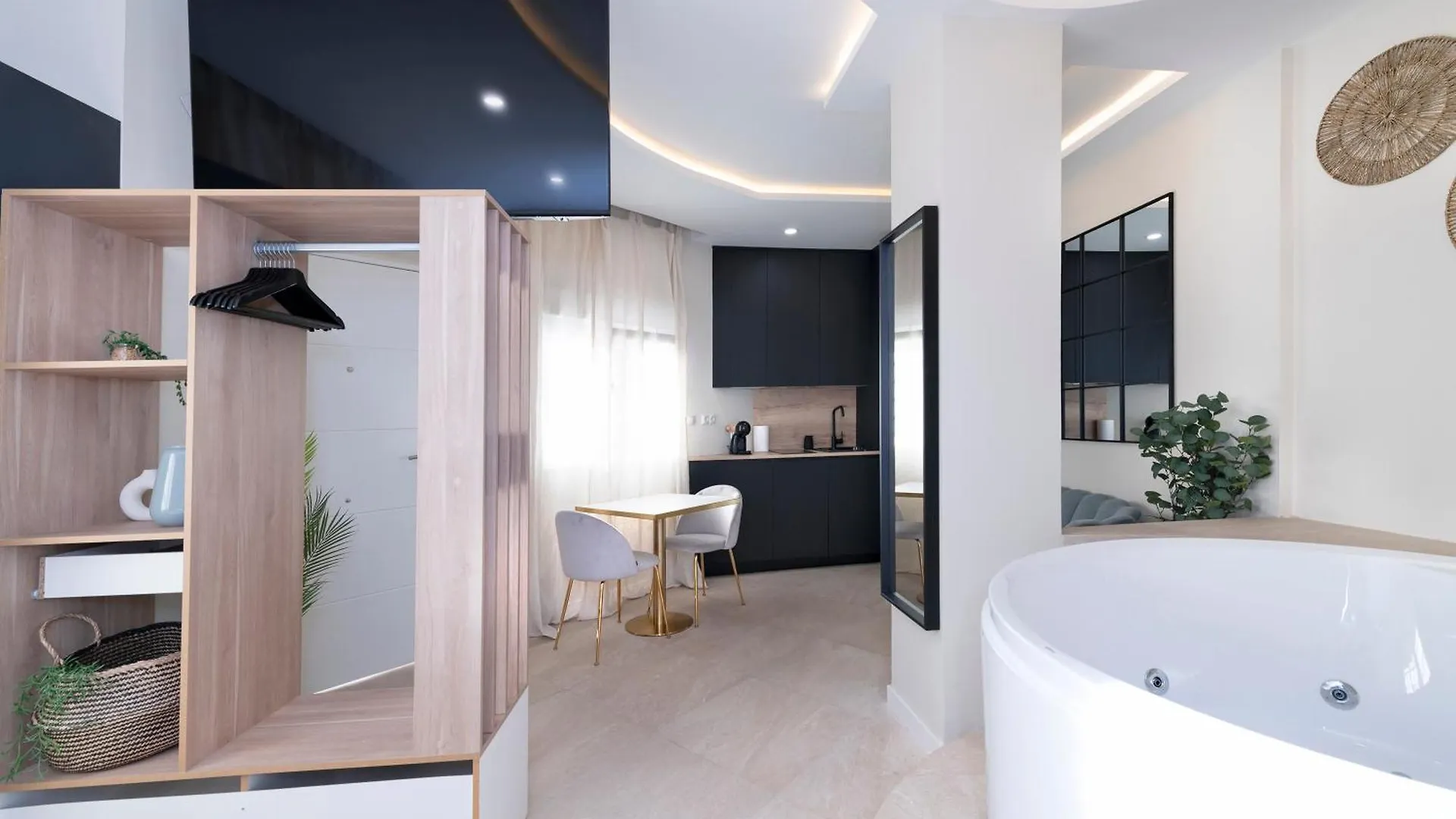 Malaga Boutique V.V Luxury Jacuzzy Apartment