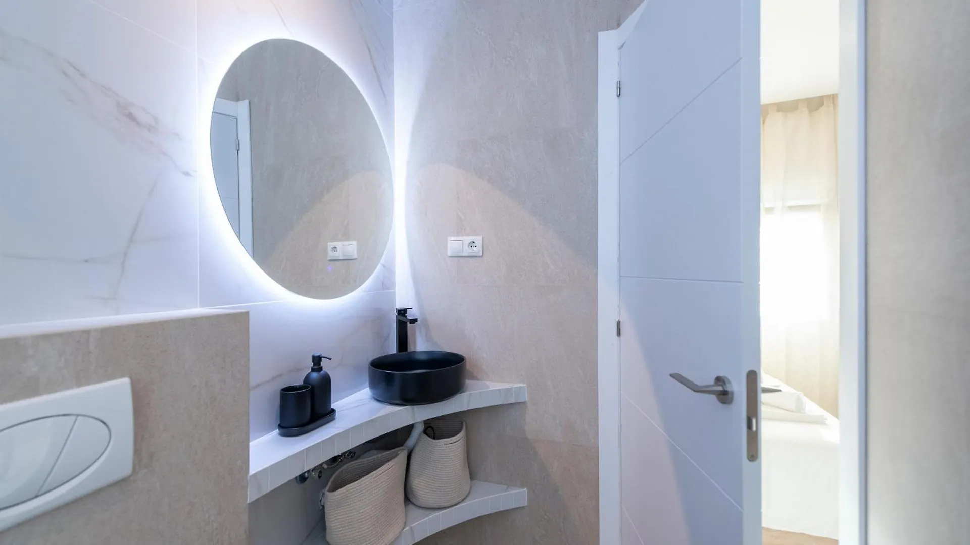 Malaga Boutique V.V Luxury Jacuzzy Apartment