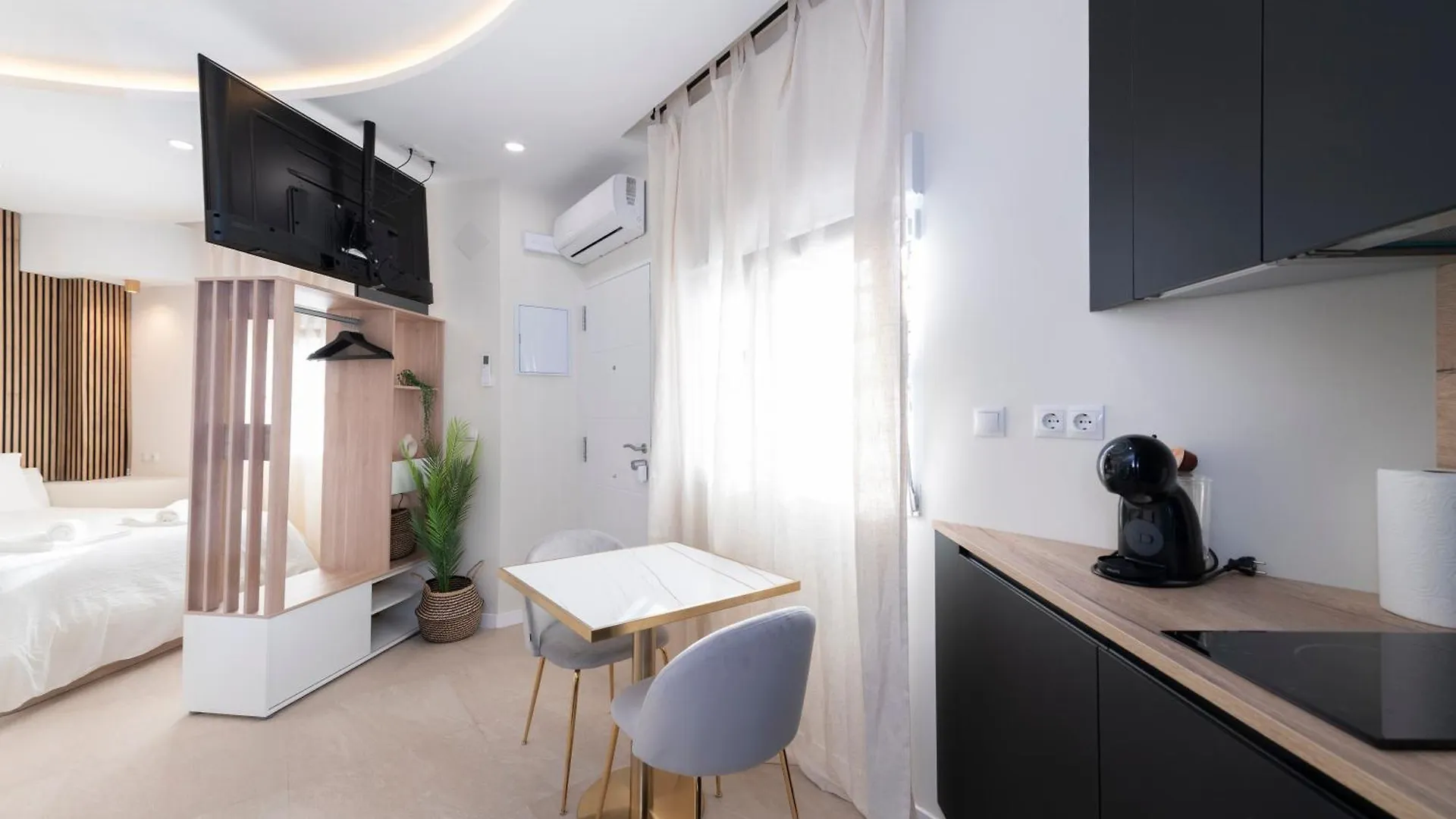 Malaga Boutique V.V Luxury Jacuzzy Apartment