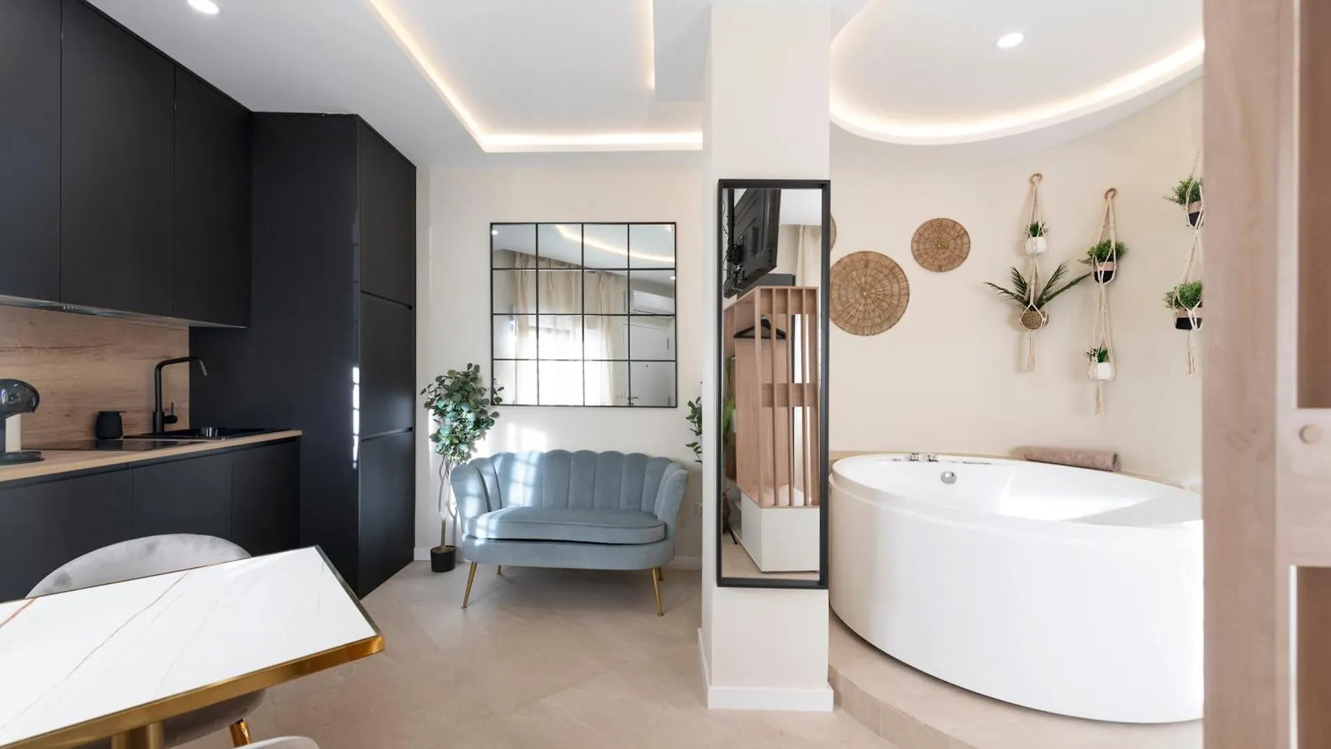 Malaga Boutique V.V Luxury Jacuzzy Apartment Spain