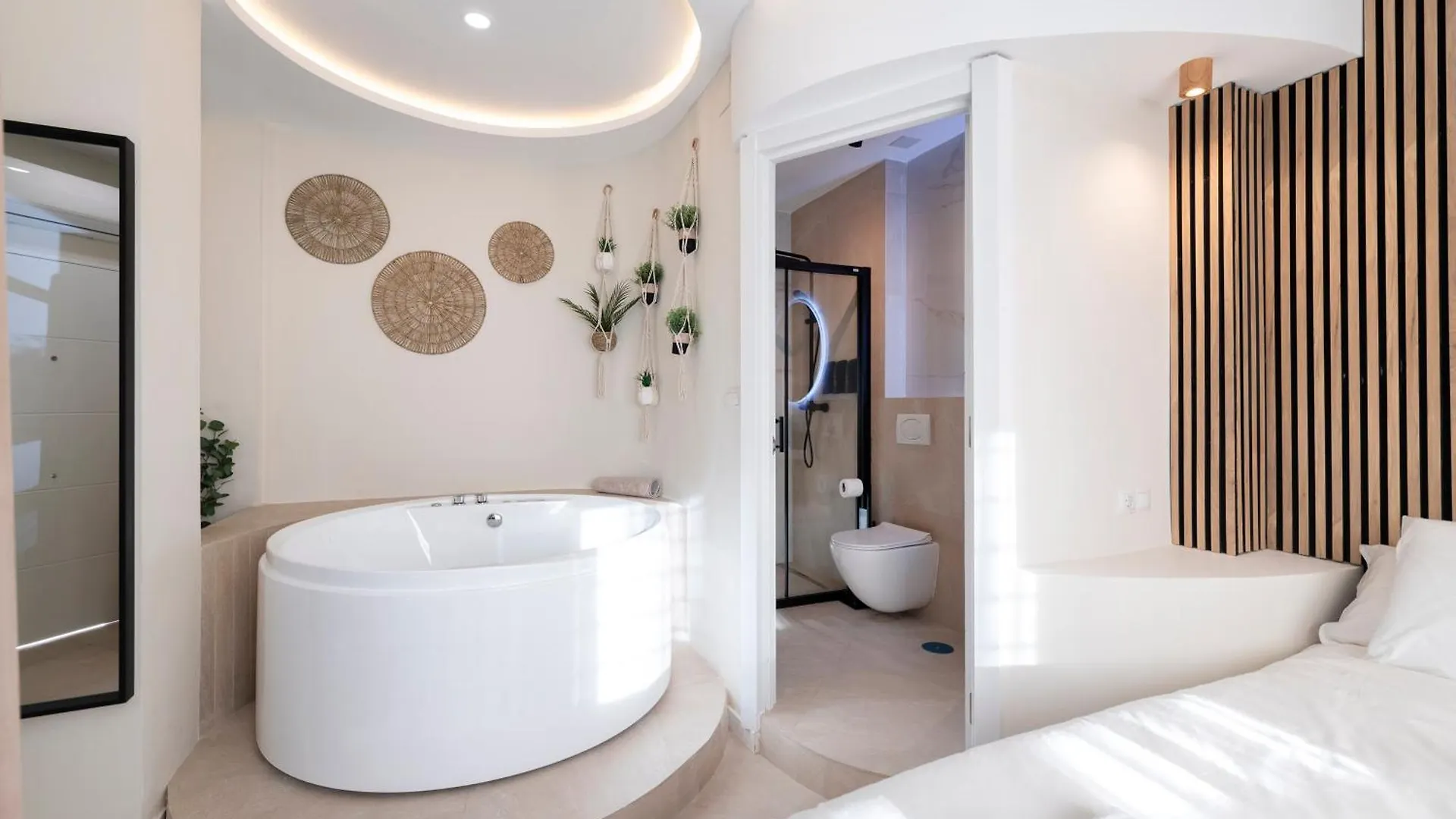 Malaga Boutique V.V Luxury Jacuzzy Apartment 0*,