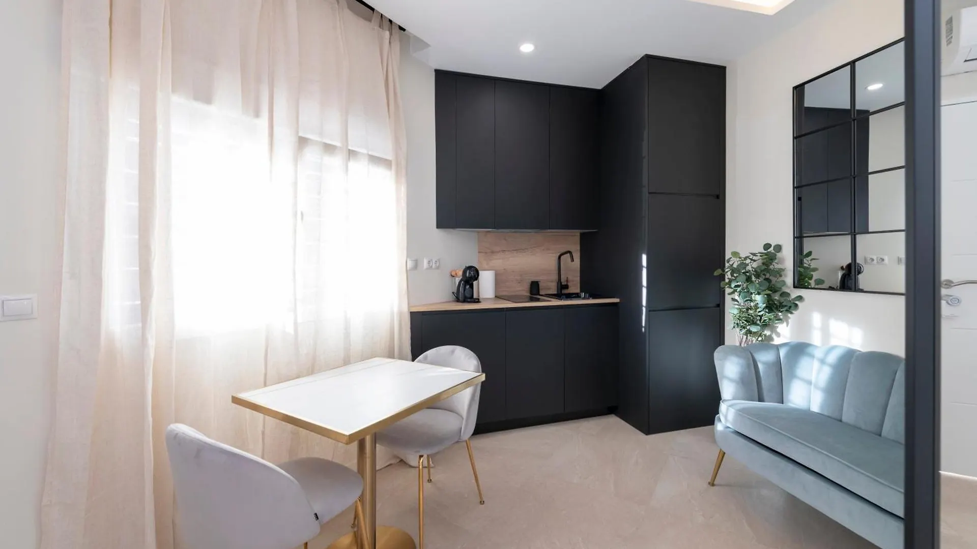 Malaga Boutique V.V Luxury Jacuzzy Apartment