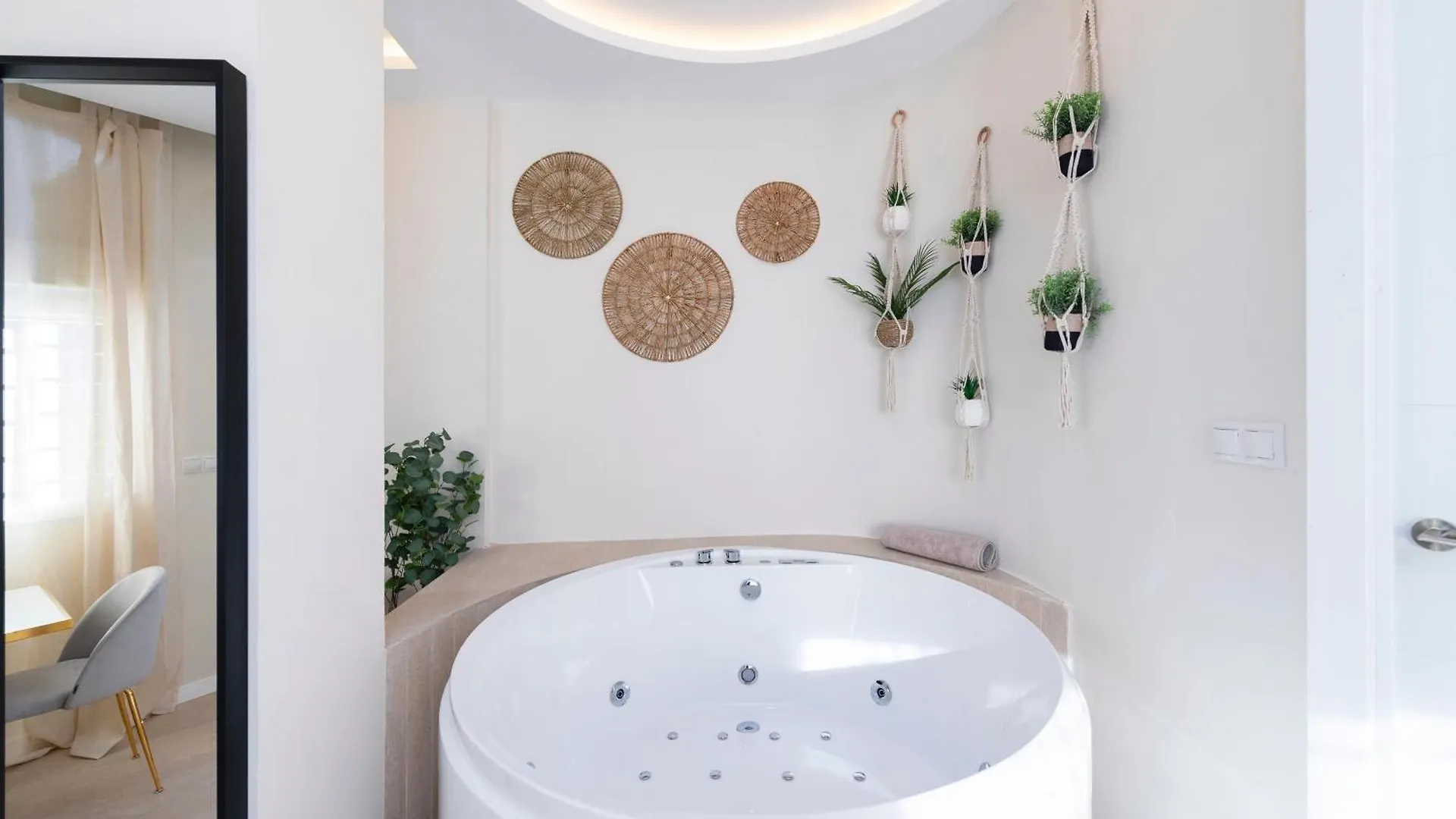 Malaga Boutique V.V Luxury Jacuzzy Apartment